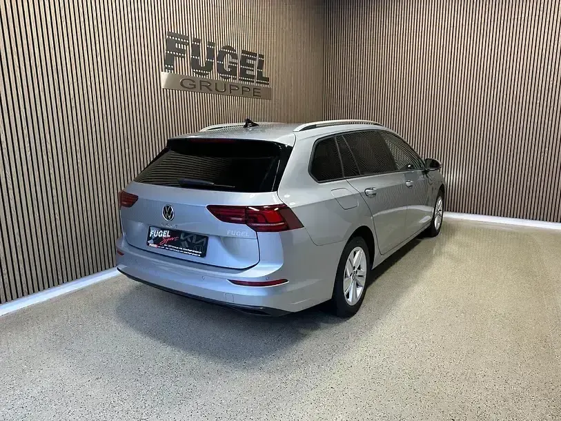 Gebraucht VW Golf VIII Life 200 PS (147 kW) 2024 Silber Kombi