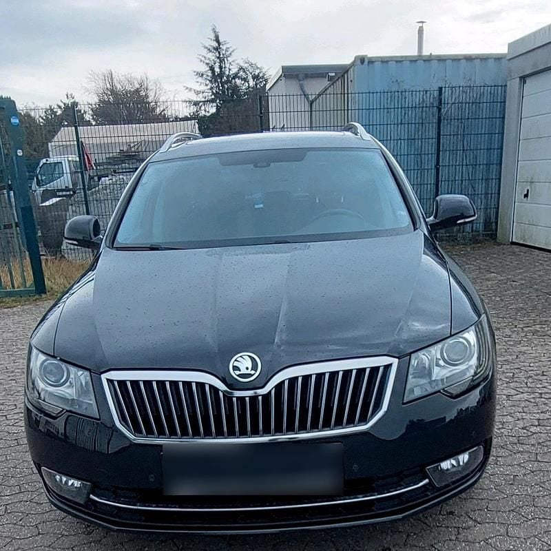 Gebraucht Skoda Superb 105 PS (77 kW) 2015 Schwarz Kombi