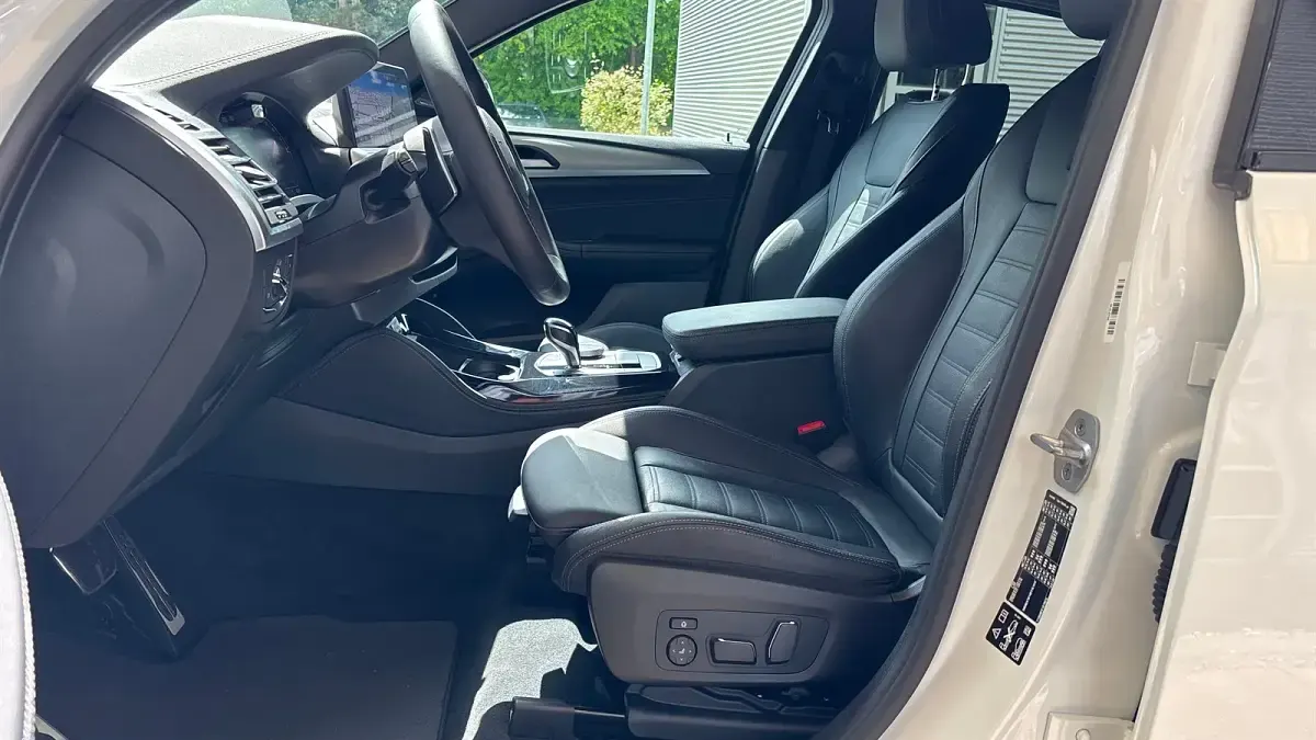 Gebraucht BMW X4 Efficient Dynamics 340 PS (250 kW) 2025 Alpinweiß uni SUV