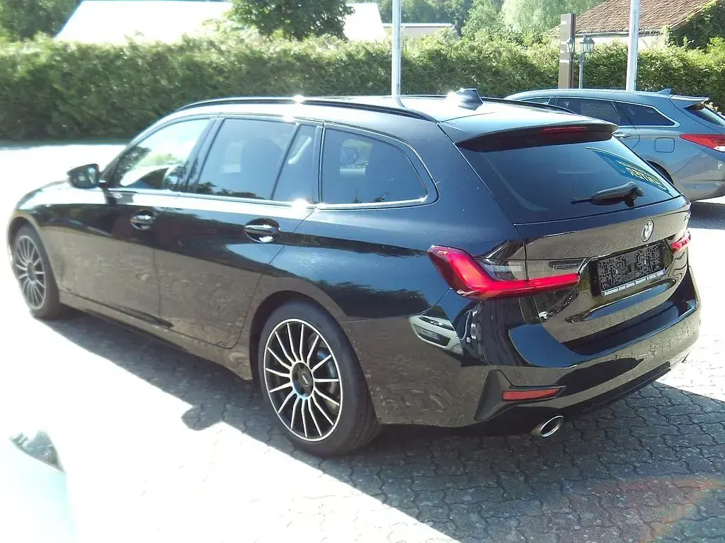 Gebraucht BMW 330 Sport Line 265 PS (194 kW) 2020 Schwarz Kombi