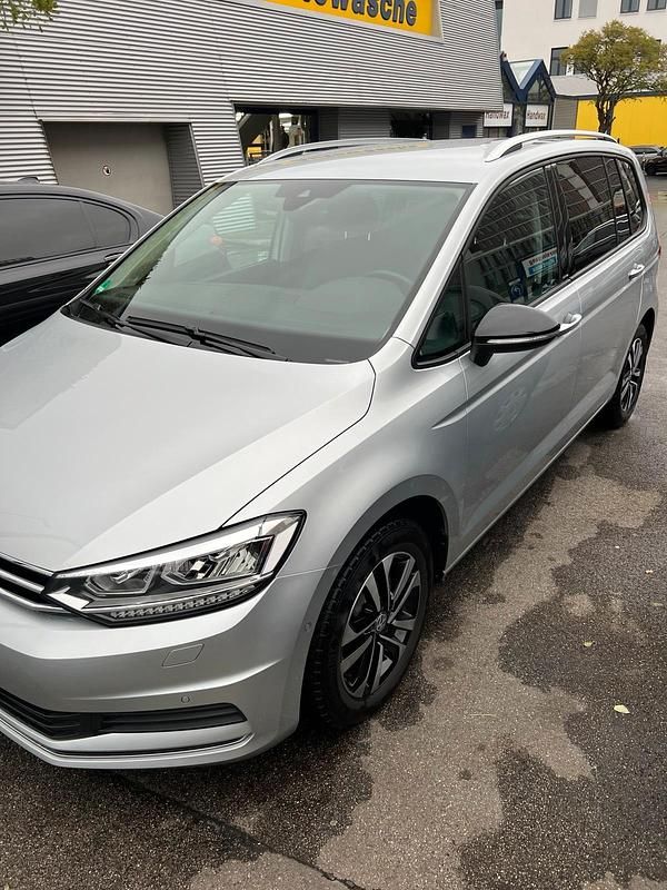 Silber Gebraucht 2019 VW Touran Comfortline Van / Kleinbus | 20.500 € (Superpreis) - Bild 1/4