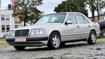Gebraucht Mercedes E230 132 PS (97 kW) 1988 Silber Limousine