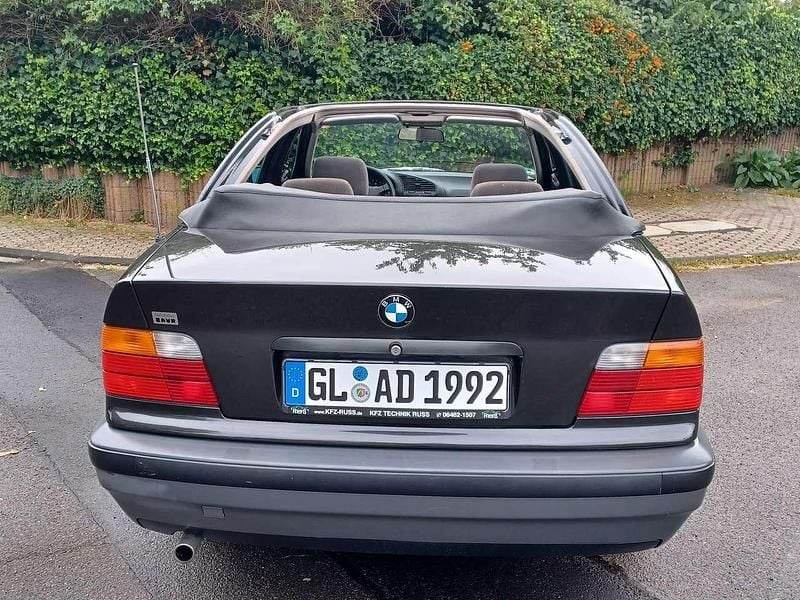 Gebraucht BMW 316 102 PS (75 kW) 1994 Schwarz Cabrio