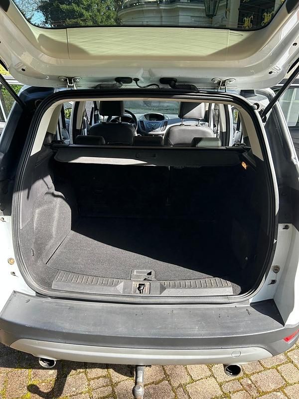 Gebraucht Ford Kuga Titanium 140 PS (102 kW) 2013 Weiß SUV