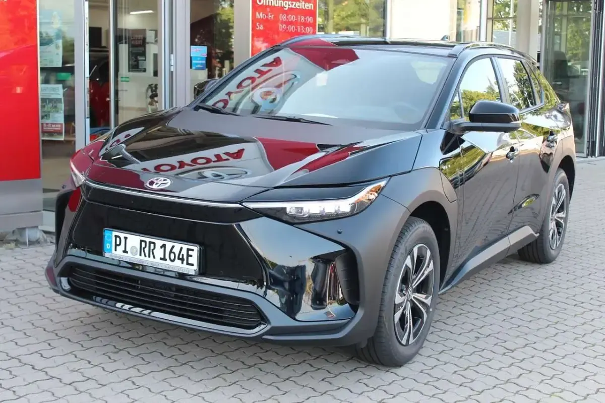 Gebraucht Toyota bZ4X 150 kW (204 PS) 2025 Schwarz SUV