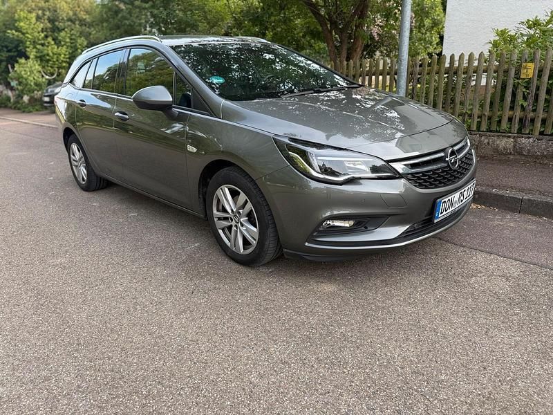 Grau Gebraucht 2017 Opel Astra Kombi | 10.500 € (Fairer Preis) - Bild 1/4