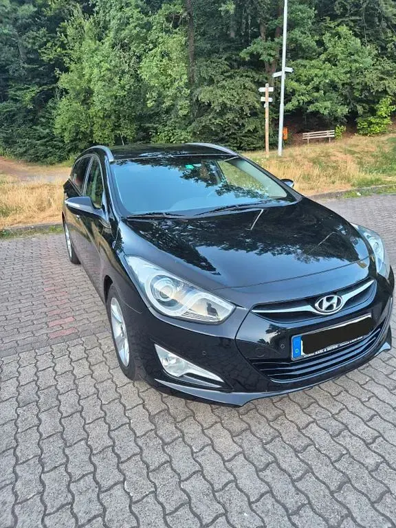 Gebraucht Hyundai i40 Style 136 PS (100 kW) 2011 Schwarz Kombi