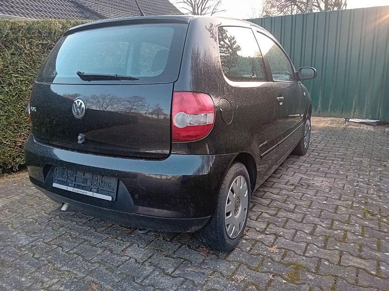 Gebraucht VW Fox 54 PS (39 kW) 2008 Schwarz Kleinwagen