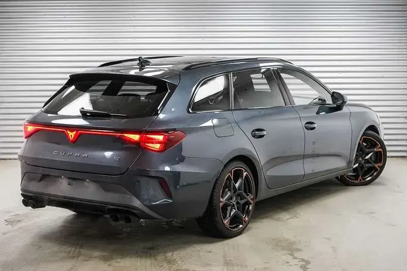 Gebraucht Cupra Leon VZ 333 PS (244 kW) 2025 Magnetic grau Kombi