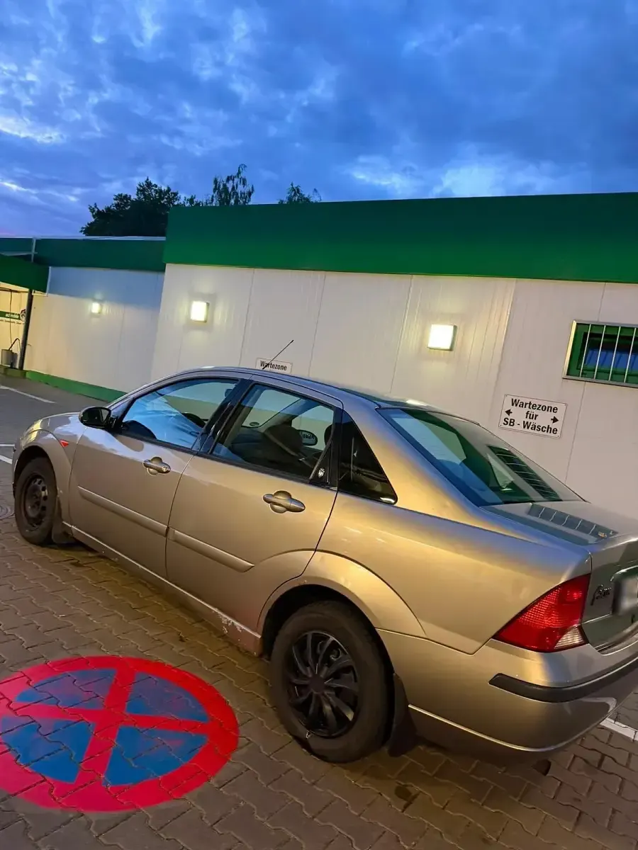 Gebraucht Ford Focus 101 PS (74 kW) 2003 Beige Limousine