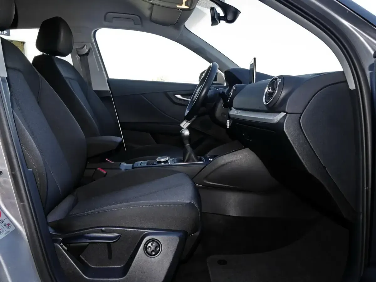 Gebraucht Audi Q2 Basis 110 PS (80 kW) 2021 Florettsilber (metallic) SUV