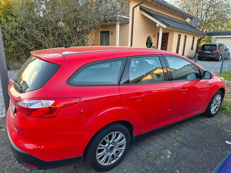 Usata Ford Focus 101 CV (74 kW) 2014 Rosso Station wagon