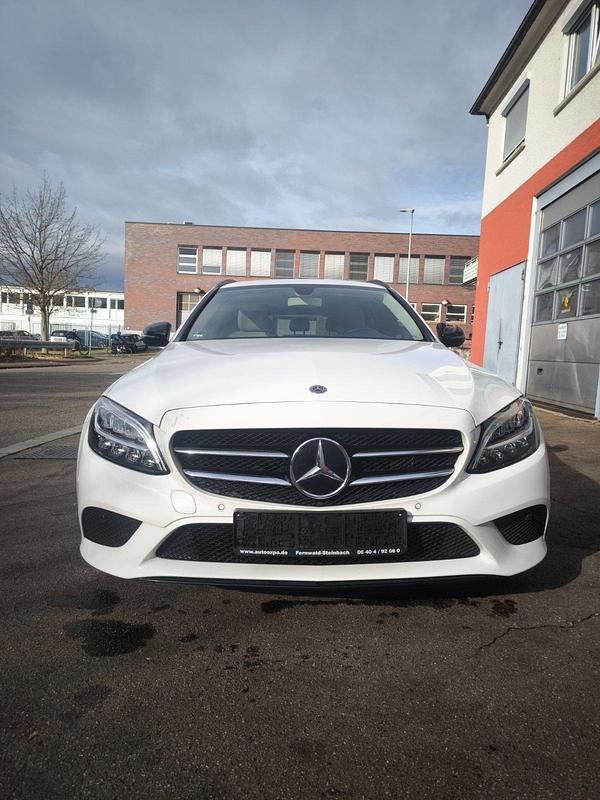 Weiß Gebraucht 2019 Mercedes C220 Avantgarde Kombi | 25.750 € (Fairer Preis) - Bild 1/4
