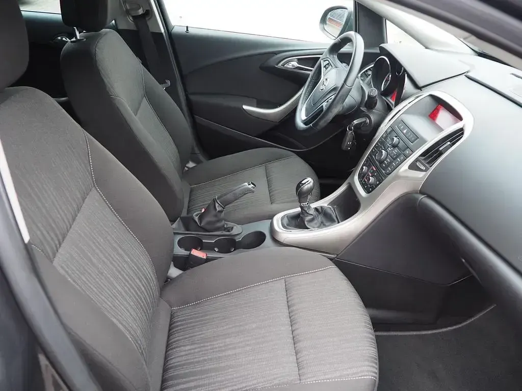 Gebraucht Opel Astra Edition 140 PS (102 kW) 2011 Grau Limousine