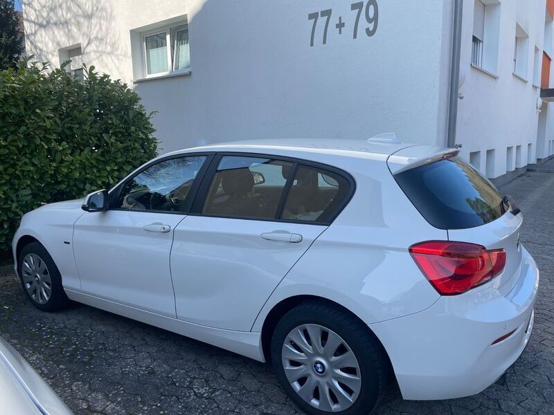 Weiß Gebraucht 2015 BMW 118 Sport Line Kleinwagen | 9.200 € (Superpreis) - Bild 1/4