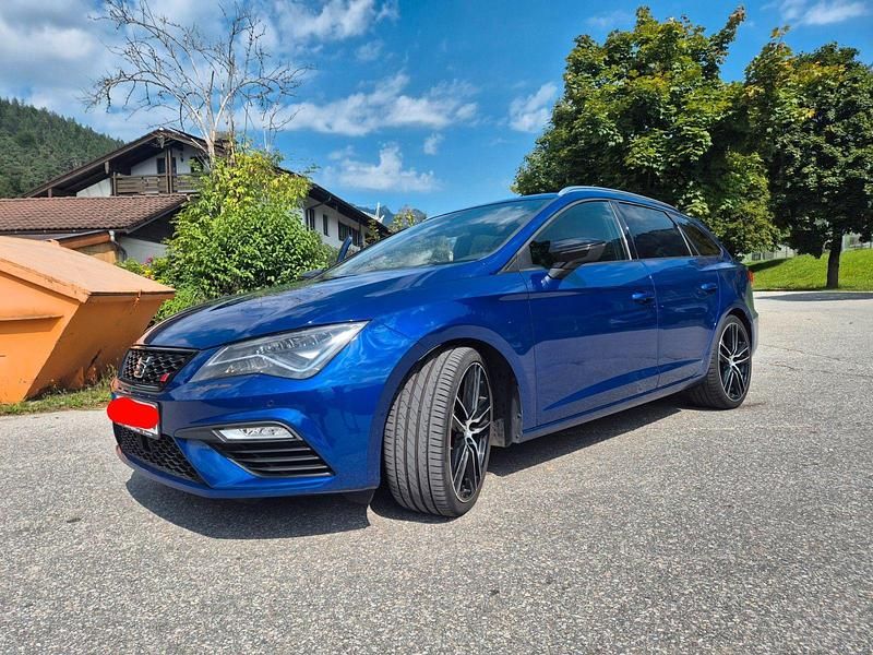 Blau Gebraucht 2018 Cupra Leon Kombi | 22.999 € (Fairer Preis) - Bild 1/4