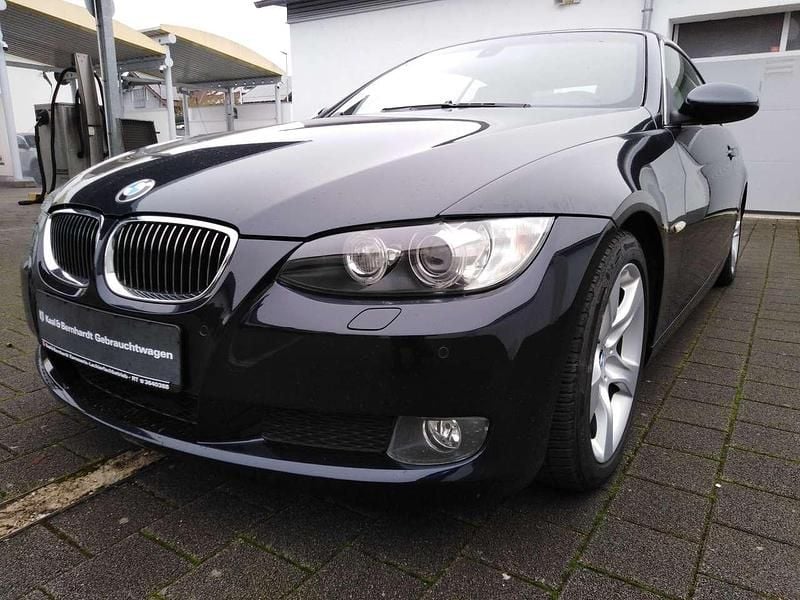 Gebraucht BMW 330 Cabriolet 245 PS (180 kW) 2010 Monacoblau Cabrio