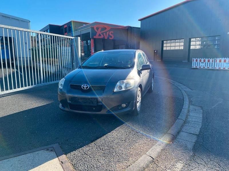 Gebraucht Toyota Auris Basis 99 PS (72 kW) 2011 Schwarz Kleinwagen