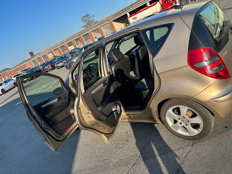 Gebraucht Mercedes A170 Elegance 116 PS (85 kW) 2005 Gold Van / Kleinbus