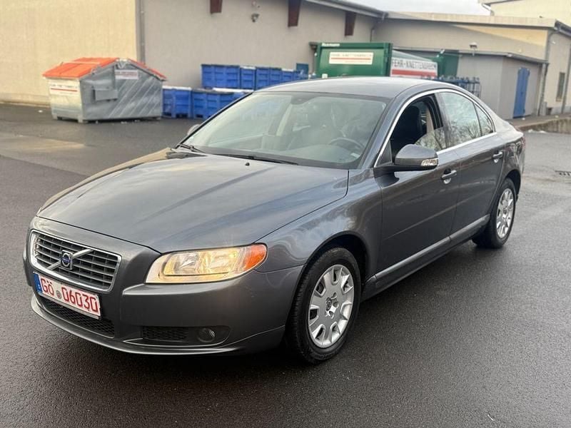 Grau Gebraucht 2008 Volvo S80 Momentum Limousine | 7.999 € (Fairer Preis) - Bild 1/4