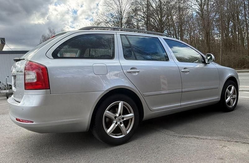 Gebraucht Skoda Octavia 122 PS (89 kW) 2009 Silber Limousine