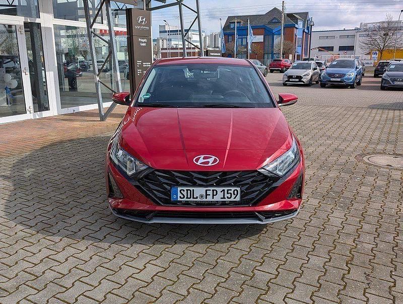 Gebraucht Hyundai i20 101 PS (74 kW) 2025 Dragon red Kleinwagen