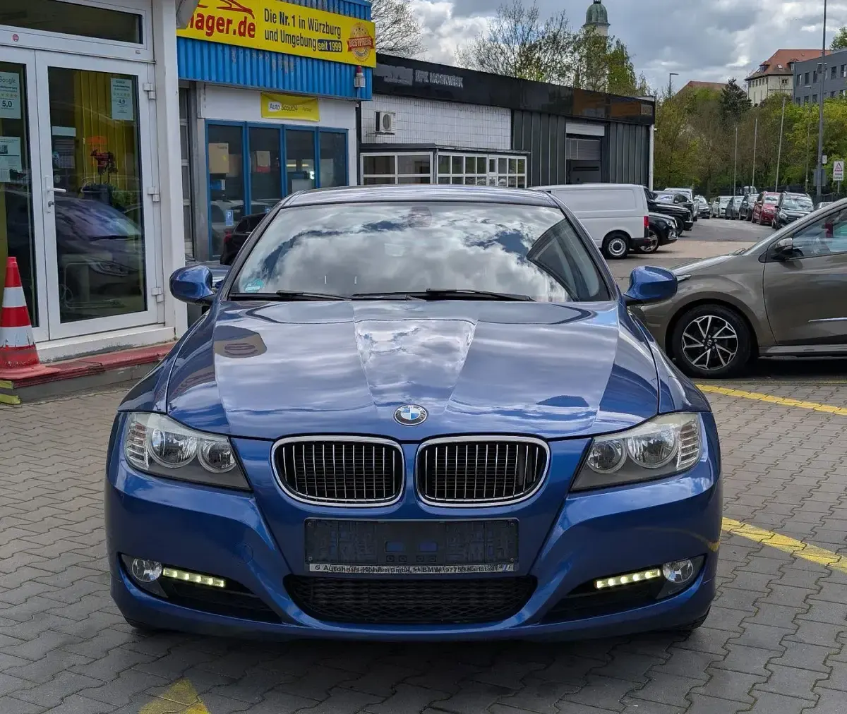 Gebraucht BMW 325 Sport Line 204 PS (150 kW) 2010 Blau Kombi
