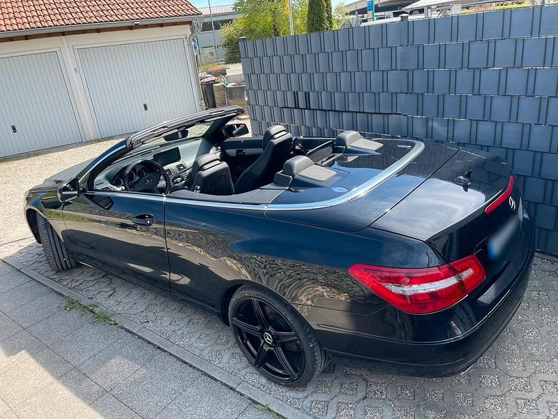 Second-hand Mercedes E250 204 CP (150 kW) 2010 Negru Cabrio