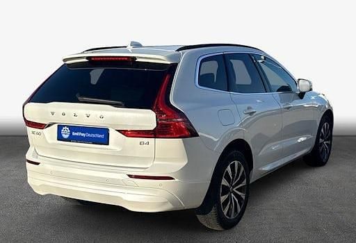 Gebraucht Volvo XC60 Core 197 PS (144 kW) 2023 Weiß SUV