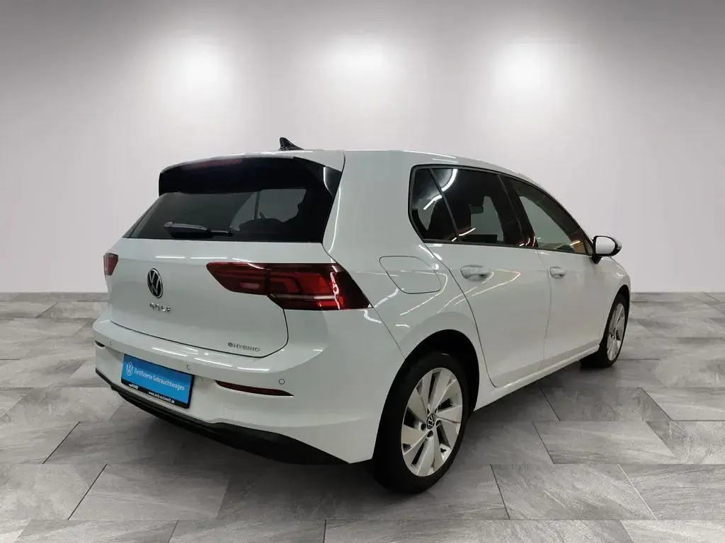 Gebraucht VW Golf VIII Life 204 PS (150 kW) 2025 Weiß Limousine