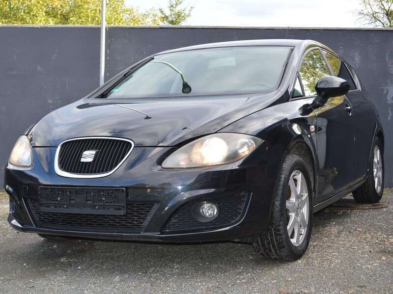 "universo" schwarz Gebraucht 2012 Seat Leon Stylance Kleinwagen | 4.499 € (Superpreis) - Bild 1/4