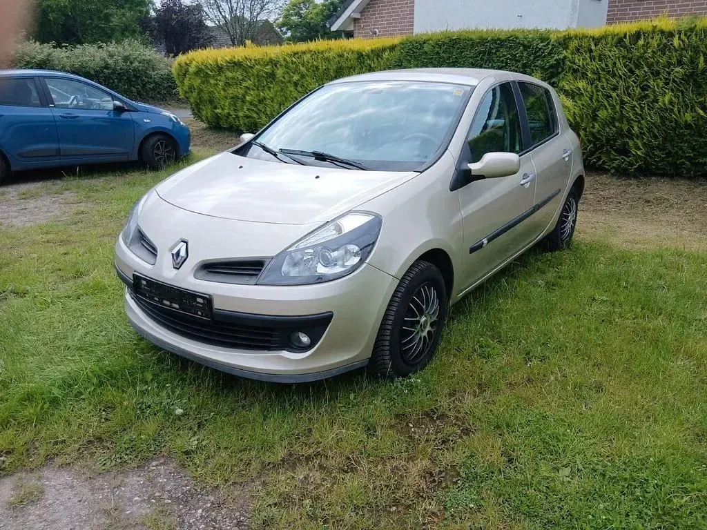 Gebraucht Renault Clio II Initiale 111 PS (81 kW) 2006 Gold Limousine