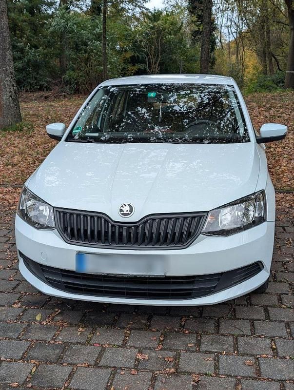 Weiß Gebraucht 2018 Skoda Fabia Ambition Kleinwagen | 6.500 € (Superpreis) - Bild 1/4