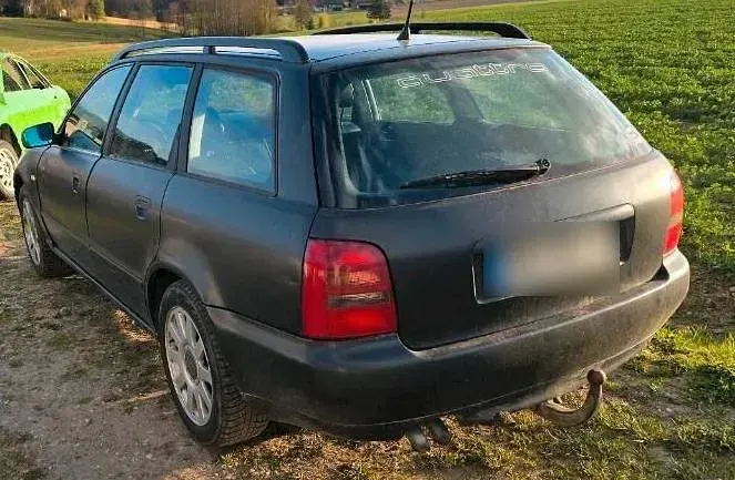 Gebraucht Audi A4 110 PS (80 kW) 1997 Schwarz Kombi