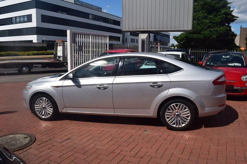 Gebraucht Ford Mondeo Ghia 145 PS (106 kW) 2010 Silber Limousine
