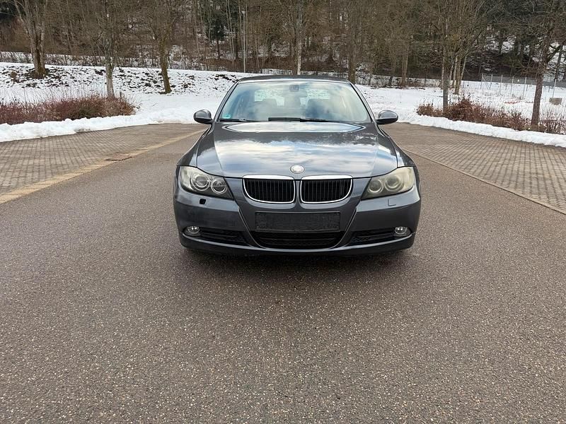 Gebraucht BMW 320 162 PS (119 kW) 2006 Grau Limousine