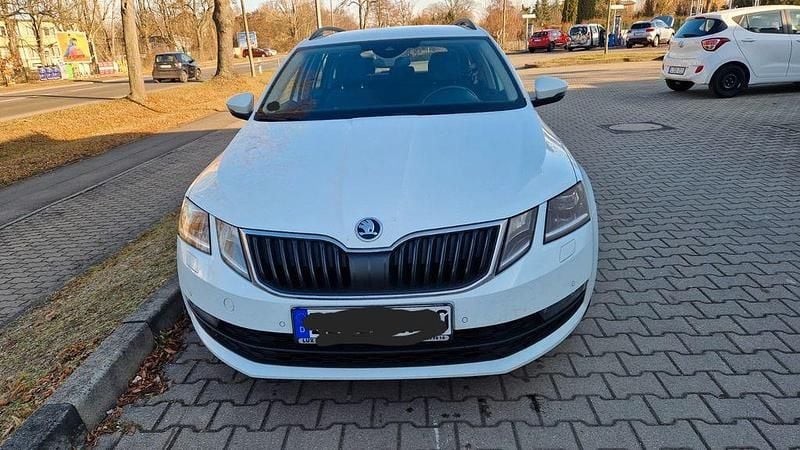Weiß Gebraucht 2017 Skoda Octavia Drive Kombi | 11.990 € (Fairer Preis) - Bild 1/4