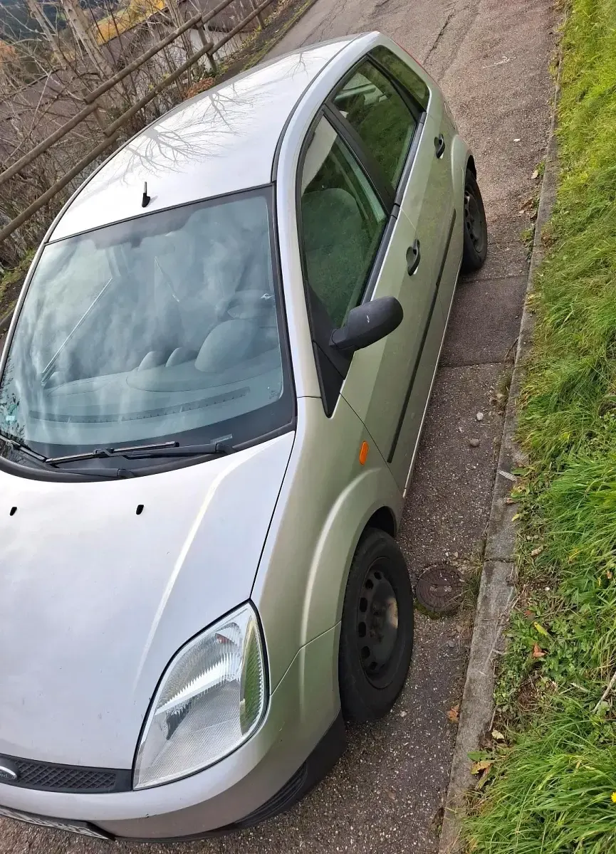 Gebraucht Ford Fiesta 80 PS (58 kW) 2002 Silber Kleinwagen