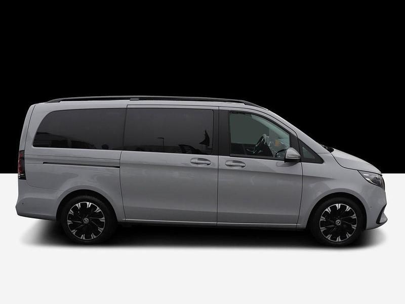 Gebraucht Mercedes V220 Style 163 PS (119 kW) 2025 Grau Van / Kleinbus