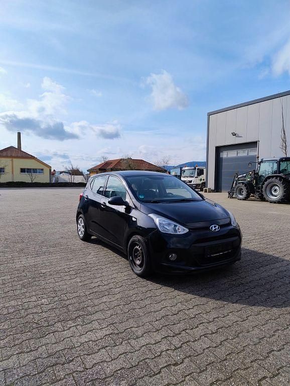 Gebraucht Hyundai i10 67 PS (49 kW) 2014 Schwarz Kleinwagen