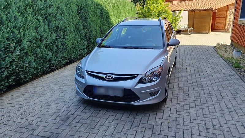 Silber Gebraucht 2010 Hyundai i30 Kombi | 2.500 € (Guter Preis) - Bild 1/4