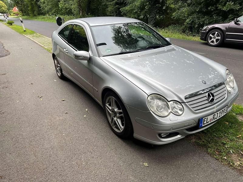 Silber Gebraucht 2005 Mercedes C230 Coupé | 3.900 € (Etwas zu teuer) - Bild 1/4