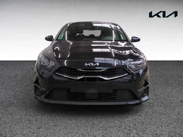 Gebraucht Kia Ceed Vision 140 PS (102 kW) 2025 Schwarz Kleinwagen