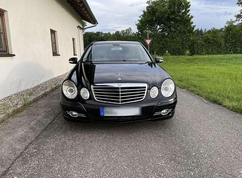 Gebraucht Mercedes E500 Avantgarde 387 PS (284 kW) 2007 Schwarz Limousine