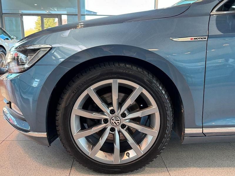Gebraucht VW Passat Highline 190 PS (139 kW) 2018 Blau Kombi