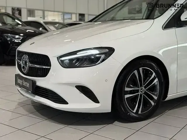 Gebraucht Mercedes B200 Progressive 163 PS (119 kW) 2025 Weiß Kleinwagen