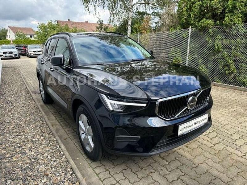 Gebraucht Volvo XC40 129 PS (94 kW) 2023 Onyx black metallic SUV