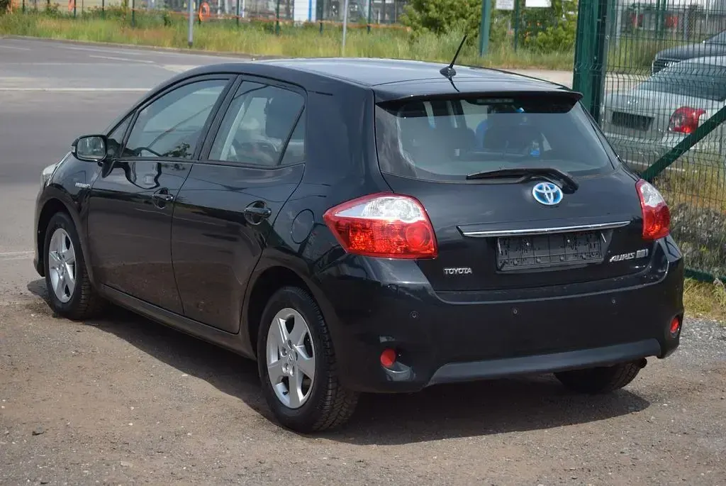 Gebraucht Toyota Auris Hybrid Life 99 PS (72 kW) 2012 Night time black Limousine