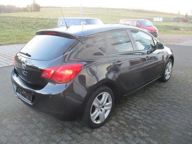 Gebraucht Opel Astra Design Edition 120 PS (88 kW) 2011 Schwarz Limousine