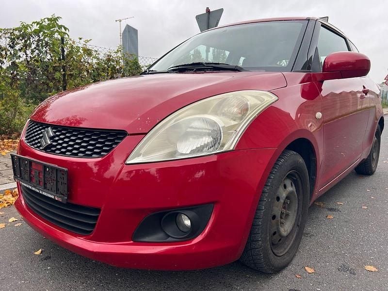 Rot Gebraucht 2012 Suzuki Swift Comfort Limousine | 2.800 € (Guter Preis) - Bild 1/4